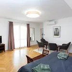 Deres Apartmanhaz Apartment