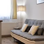 Deres Apartmanhaz Διαμέρισμα *