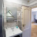 Deres Apartmanhaz * Lokut