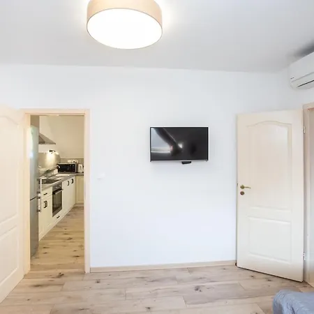 Deres Apartmanhaz شقة Lokut
