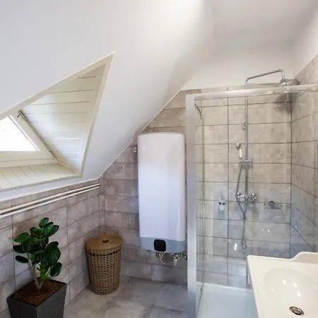 Deres Apartmanhaz شقة *