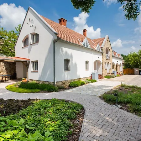 Deres Apartmanhaz 아파트 *