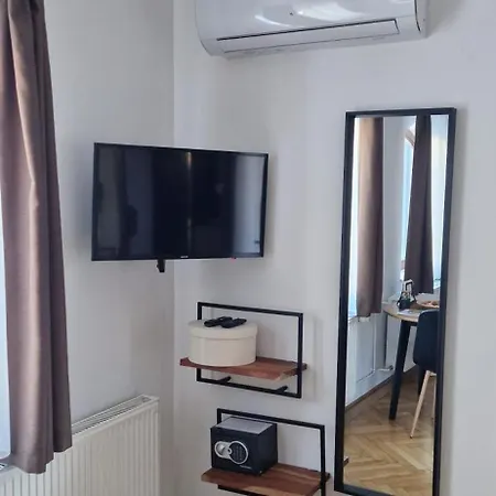 Deres Apartmanhaz Lägenhet Lokut