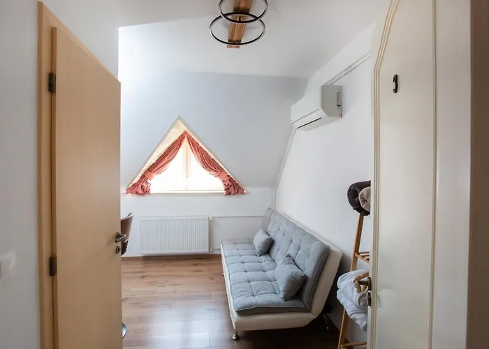 Deres Apartmanhaz Lägenhet Lokut