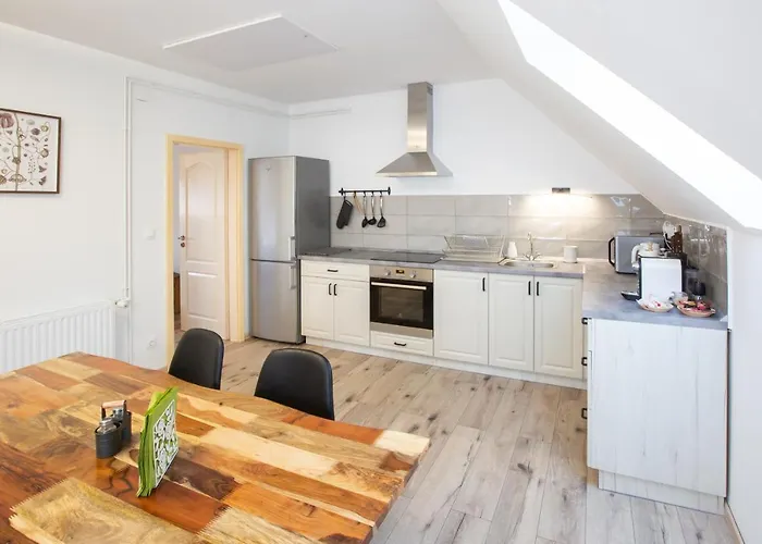 Apartament Deres Apartmanhaz