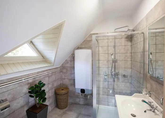 Deres Apartmanhaz Διαμέρισμα *