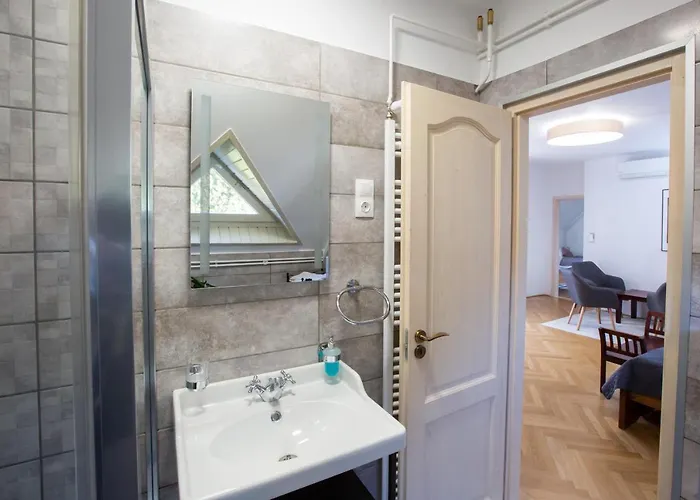 Deres Apartmanhaz * Lokut